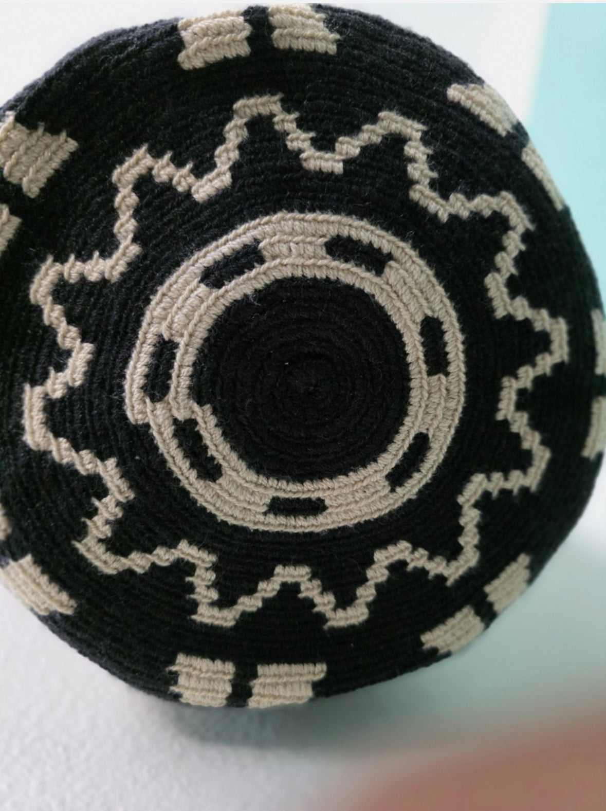 Flor de Cosecha - Authentic Handmade Wayuu Mochila Bag – Medium Black Shoulder Bag – Fair Trade RO19