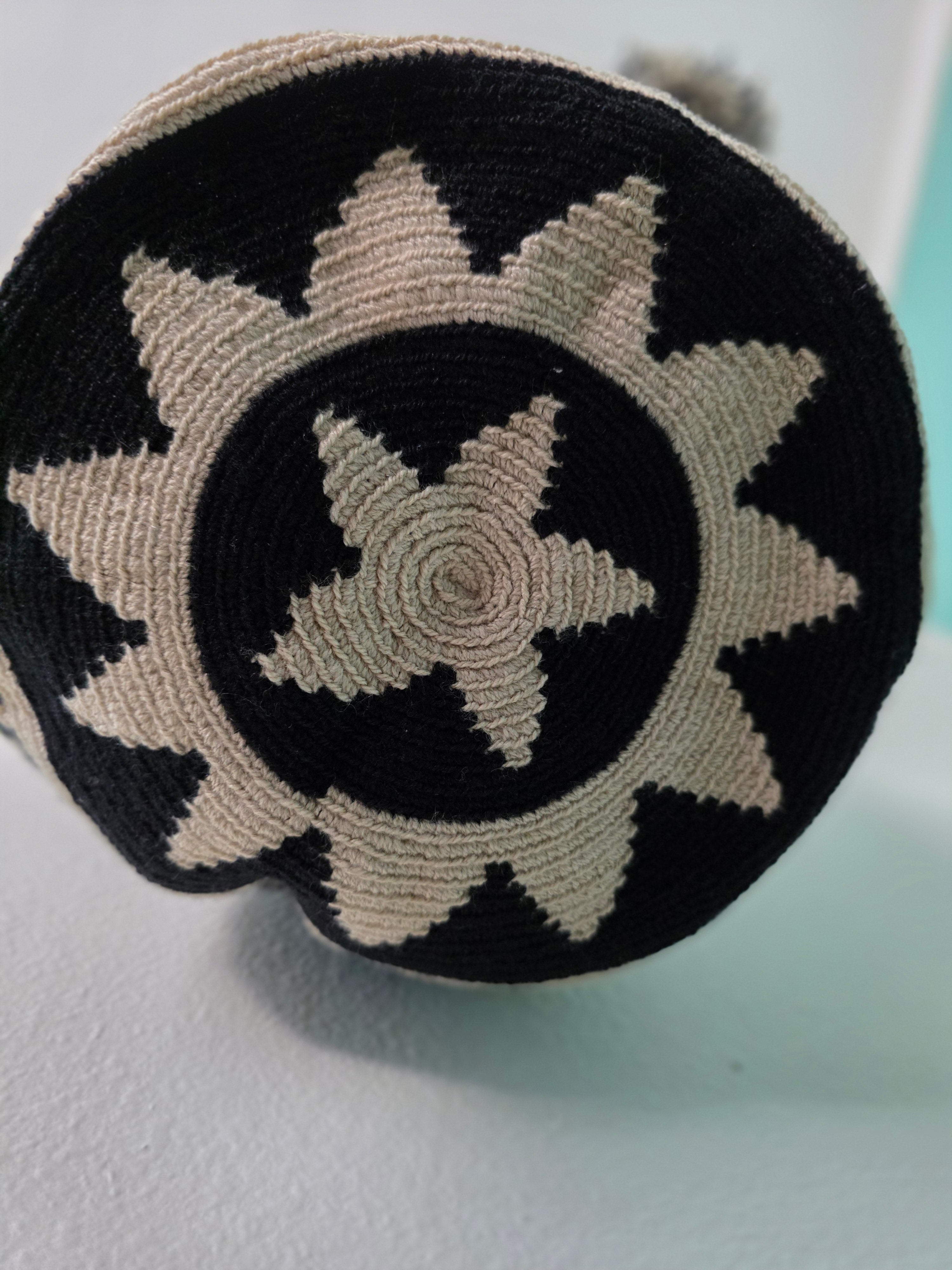 Authentic Handmade Wayuu Mochila – Medium Black Shoulder Bag – Fair Trade RO20