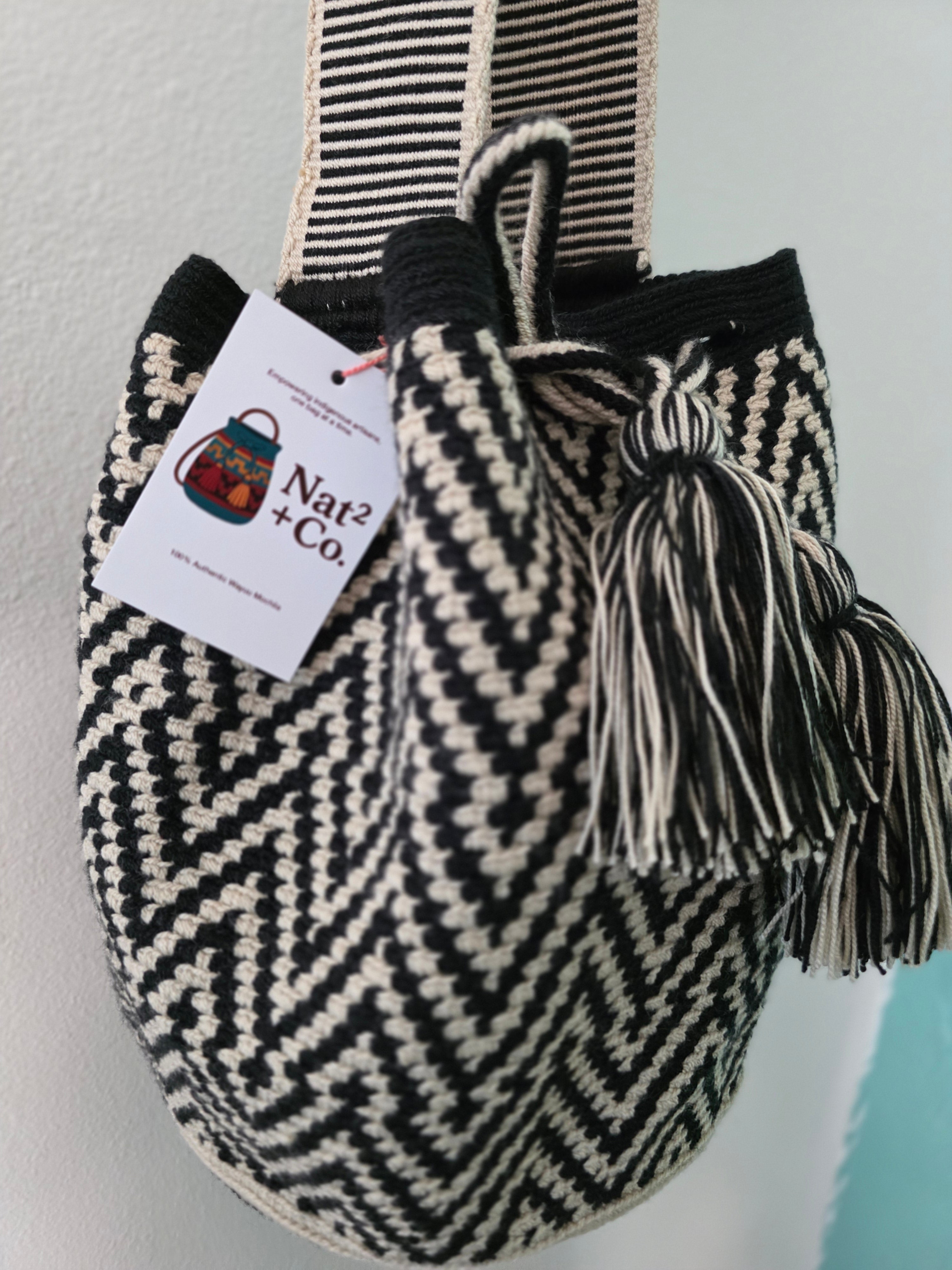 Authentic Handmade Wayuu Mochila – Medium Black Shoulder Bag – Fair Trade RO20