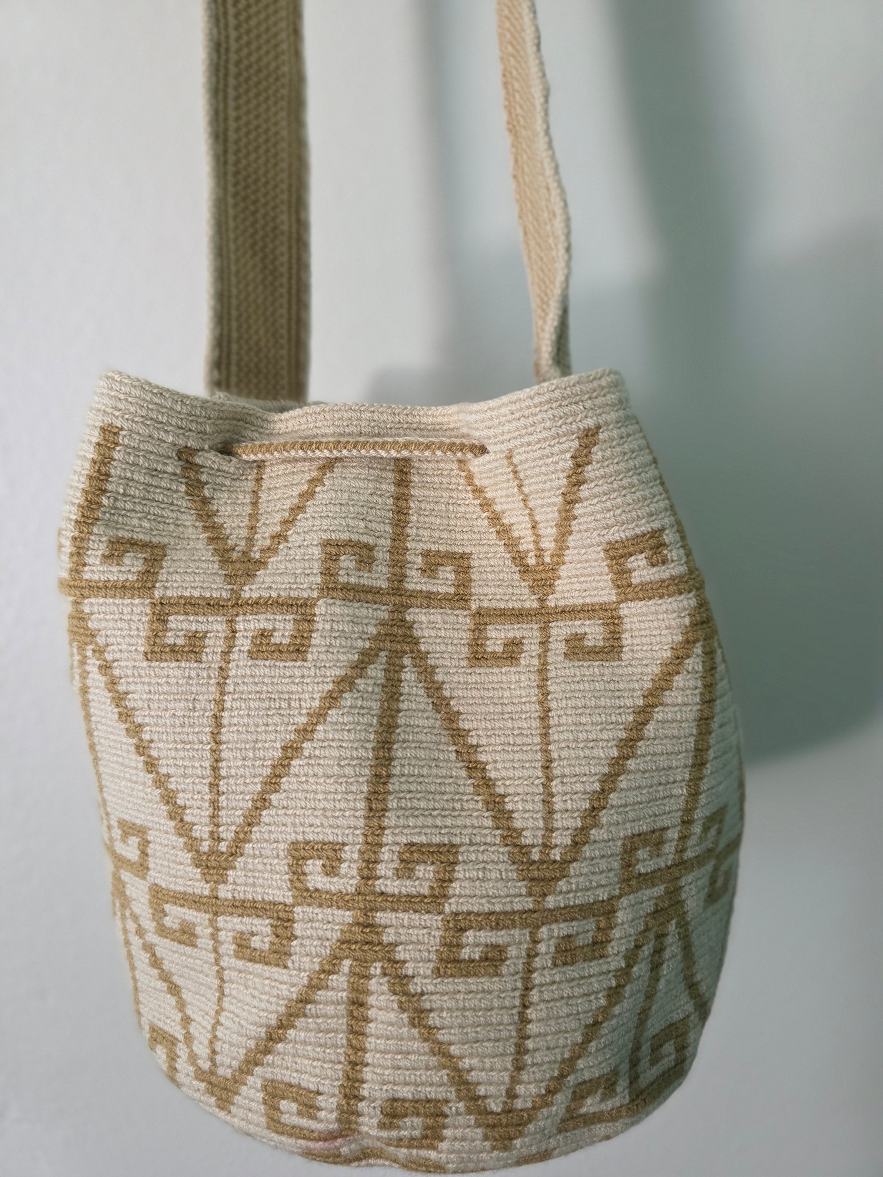 Authentic Wayuu Mochila- medium neutral boho bag, Colombian handmade purse. RO22