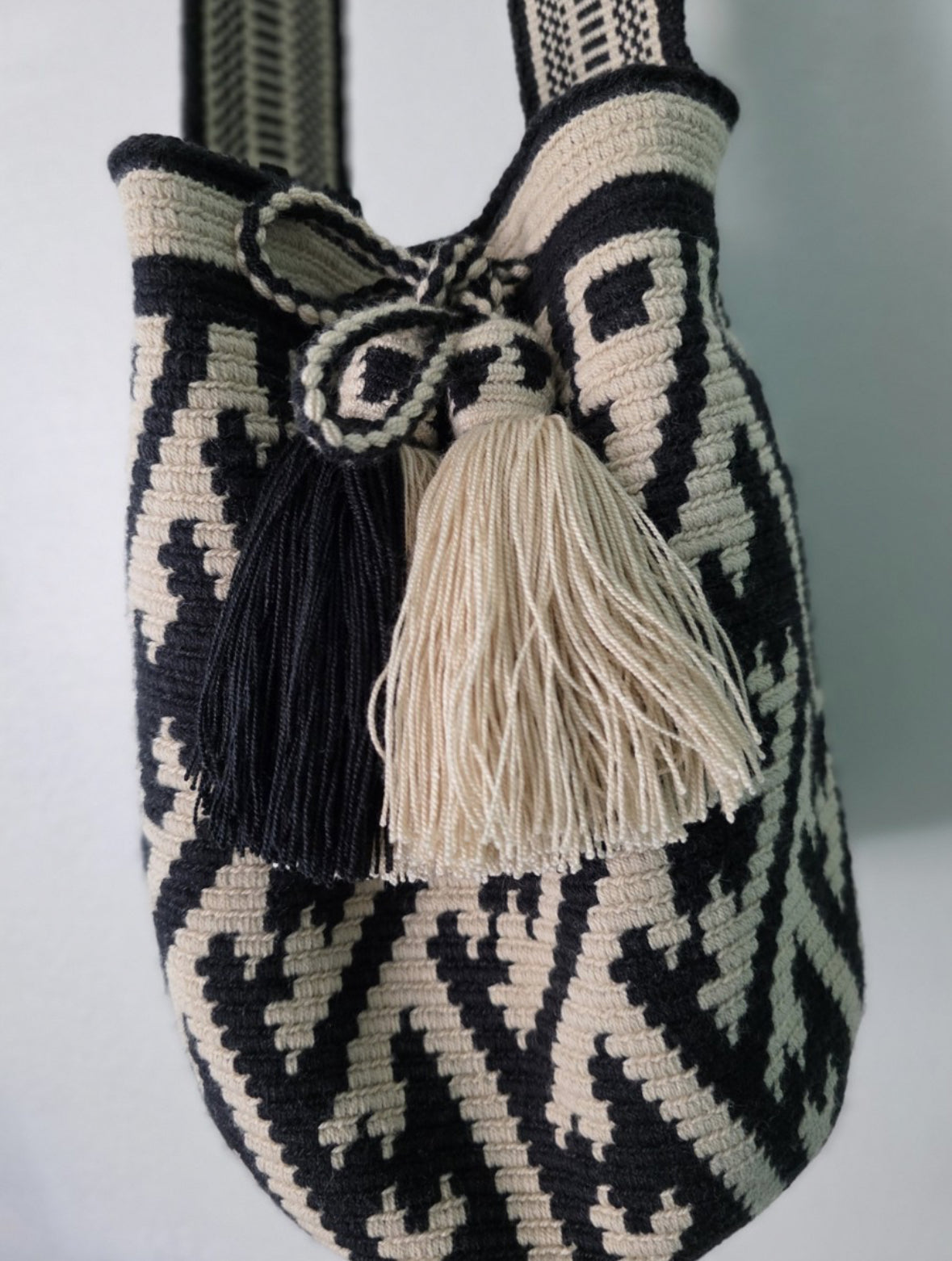 Dagger - Authentic Handmade Wayuu Mochila Bag – Fair Trade Shoulder Bag- Large