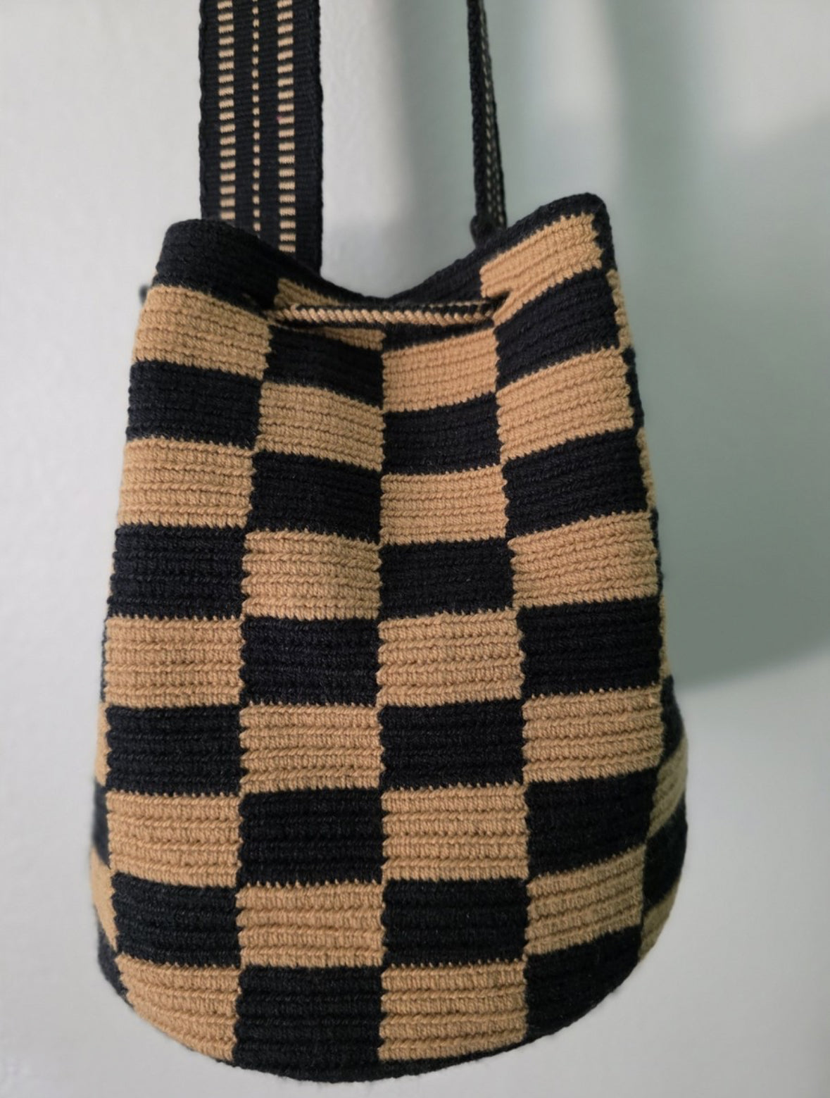 Cuadro Espresso - Handmade Wayuu Mochila Bag Medium Fair Trade